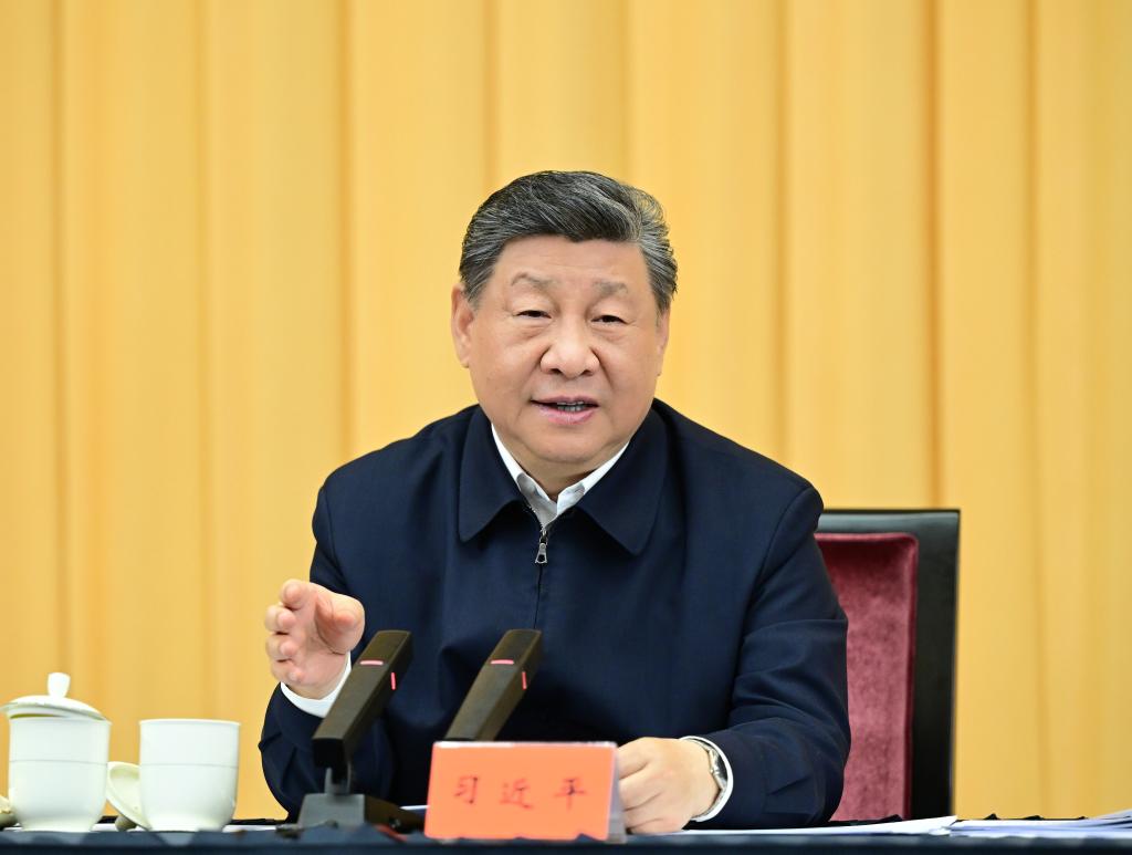 တရုတ်ကွန်မြူနစ်ပါတီ ဗဟိုကော်မတီ အထွေထွေအတွင်းရေးမှူးချုပ်၊ တရုတ်နိုင်ငံ သမ္မတ၊ ဗဟိုစစ်ကော်မရှင် ဥက္ကဋ္ဌ ရှီကျင့်ဖိန် တရုတ်နိုင်ငံ အရှေ့ပိုင်း ရှန်ဟိုင်းမြို့၌ ကျင်းပသည့် အခြေခံသုတေသနလုပ်ငန်း ခိုင်မာအားကောင်းရေးဆိုင်ရာ သီးသန့်ဆွေးနွေးပွဲ၌ အရေးကြီးမိန့်ခွန်း ပြောကြားနေသည်ကို ၂၀၂၆ ခုနှစ် ဧပြီ ၃၀ ရက်က တွေ့ရစဉ် (ဆင်ဟွာ)