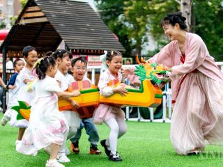 အမျိုးစုံလင်သော ရိုးရာဓလေ့များဖြင့် တွမ်းဝူပွဲတော်အား ကြိုဆို