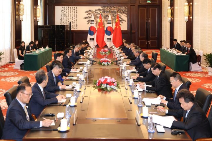 တရုတ်နိုင်ငံ ဝန်ကြီးချုပ်နှင့် တောင်ကိုရီးယားနိုင်ငံ ဝန်ကြီးချုပ် တွေ့ဆုံဆွေးနွေး