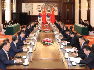 တရုတ်နိုင်ငံ ဝန်ကြီးချုပ်နှင့် တောင်ကိုရီးယားနိုင်ငံ ဝန်ကြီးချုပ် တွေ့ဆုံဆွေးနွေး