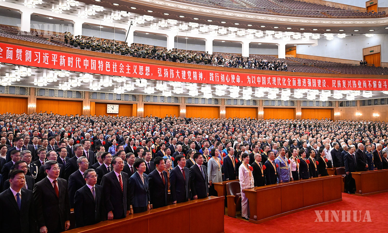 တရုတ်နိုင်ငံ မြို့တော်ပေကျင်းရှိ ပြည်သူ့ခန်းမဆောင်၌ တရုတ်ကွန်မြူနစ်ပါတီ (CPC) တည်ထောင်ခြင်း ၁၀၅ နှစ်မြောက် နှစ်ပတ်လည်အထိမ်းအမှတ် အခမ်းအနား ကျင်းပနေပုံကို ၂၀၂၆ ခုနှစ် ဇူလိုင် ၁ ရက်က တွေ့ရစဉ် (ဆင်ဟွာ)