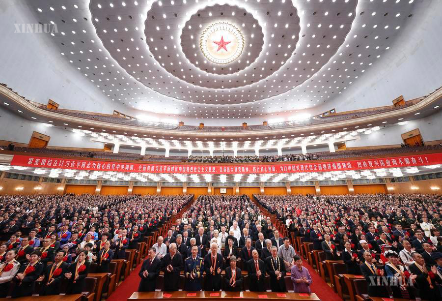 တရုတ်ကွန်မြူနစ်ပါတီ တည်ထောင်ခြင်း ၁၀၅ နှစ်မြောက် အထိမ်းအမှတ်အခမ်းအနားကို တရုတ်နိုင်ငံ မြို့တော်ပေကျင်းရှိ ပြည်သူ့ခန်းမဆောင်တွင် ၂၀၂၆ ခုနှစ် ဇူလိုင် ၁ ရက်က ကျင်းပစဉ် (ဆင်ဟွာ)