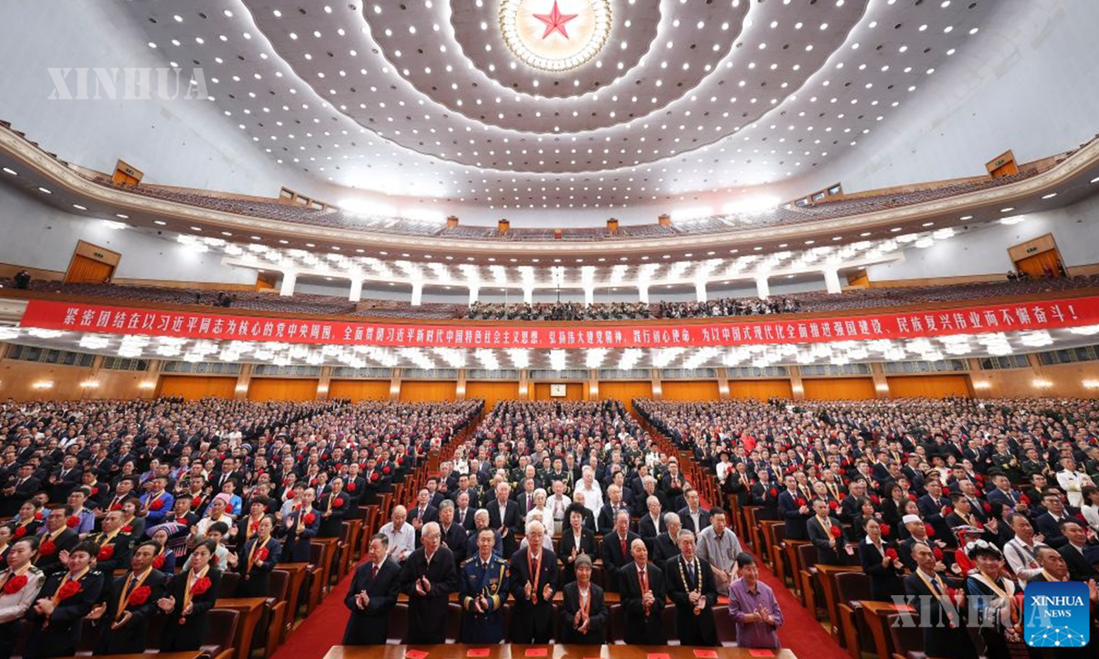 တရုတ်နိုင်ငံ မြို့တော်ပေကျင်းရှိ ပြည်သူ့ခန်းမဆောင်၌ တရုတ်ကွန်မြူနစ်ပါတီ (CPC) တည်ထောင်ခြင်း ၁၀၅ နှစ်မြောက် နှစ်ပတ်လည်အထိမ်းအမှတ် အခမ်းအနား ကျင်းပနေပုံကို ၂၀၂၆ ခုနှစ် ဇူလိုင် ၁ ရက်က တွေ့ရစဉ် (ဆင်ဟွာ)