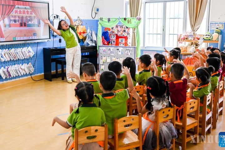 တရုတ်နိုင်ငံ ကွမ်ရှီး (ကျွမ့်) ဒေသက အခြေခံပညာဖွံ့ဖြိုးတိုးတက်ရေး ဝန်ဆောင်မှုများကို မြှင့်တင်လျက်ရှိ