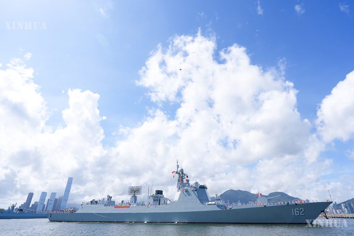 PLA ရေယာဉ်တပ်ဖွဲ့ ဟောင်ကောင်၌ သင်္ဘောကုန်းပတ်ပေါ်တွင် ကြိုဆိုဧည့်ခံပွဲ ကျင်းပ