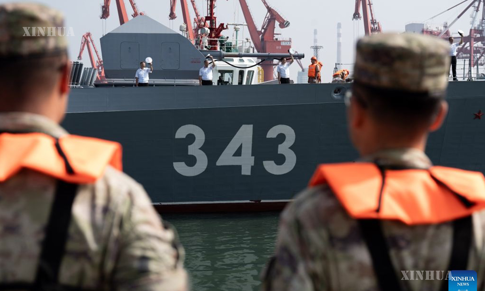 Joint Sea-2026 ရေတပ်စစ်ရေးလေ့ကျင့်မှုတွင် ပါဝင်ရန် တရုတ်နိုင်ငံ အရှေ့ပိုင်း ဆန်းတုန်းပြည်နယ် ချင်းသောင်မြို့ရှိ စစ်ဘက်ဆိုင်ရာ ဆိပ်ကမ်းတစ်ခု၌ ဆိုက်ကပ်ထားသည့် ရုရှားနိုင်ငံ၏ ကော်ဗက်စစ်ရေယာဉ် ရက်ဇ်ကီအား ၂၀၂၆ ခုနှစ် ဇူလိုင် ၅ ရက်က တွေ့ရစဉ် (ဆင်ဟွာ)
