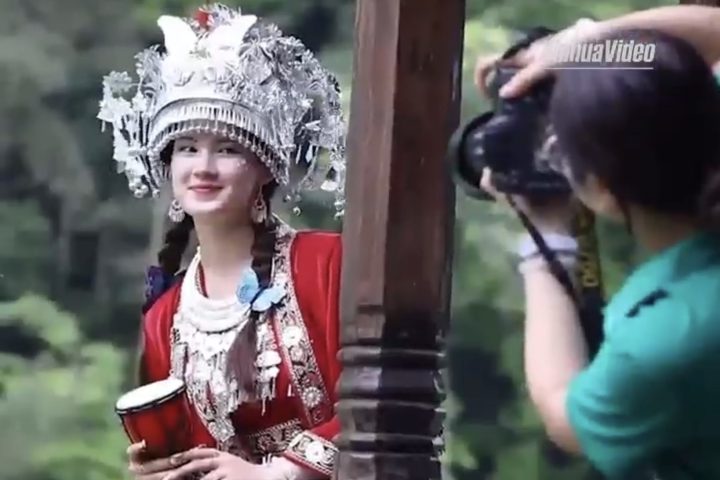 တရုတ်နိုင်ငံ အလယ်ပိုင်းရှိ ယူနက်စကိုစာရင်းဝင် Tusi ခံတပ်ကြီးကို ပြင်သစ်ခရီးသွားဧည့်သည်များ 
လာရောက်လေ့လာ