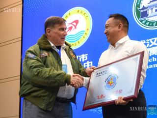 Flying Tiger က တရုတ်နှင့် အမေရိကန် လူငယ်များကို ဆယ်စုနှစ် ရှစ်ခုကြာ ချိတ်ဆက်မှုကို ဆက်လက်ခိုင်မာမြဲမြံစေ
