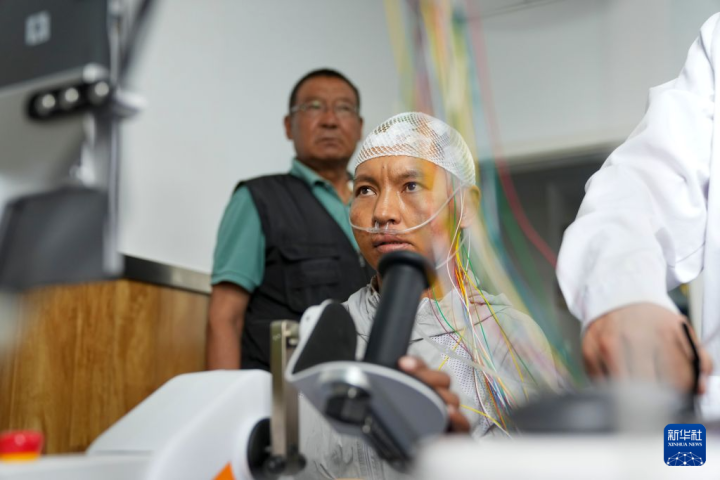 ကုန်းပြင်မြင့် ဦးနှောက်နှင့် ကွန်ပျူတာချိတ်ဆက်မှု ဆေးကုသရေး အသုံးချမှုစင်တာကို တရုတ်နိုင်ငံ လားဆမြို့၌ ဆိုင်းဘုတ်ဖွင့်လှစ်