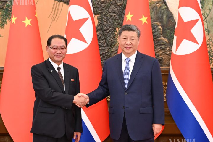 ရှီကျင့်ဖိန်နှင့် မြောက်ကိုရီးယားနိုင်ငံ အစိုးရအဖွဲ့ ဝန်ကြီးချုပ် Pak Thae Song တွေ့ဆုံဆွေးနွေး