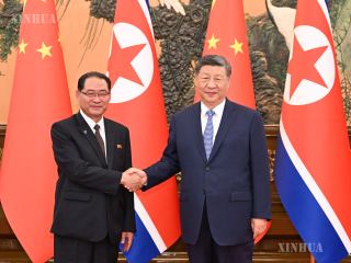 ရှီကျင့်ဖိန်နှင့် မြောက်ကိုရီးယားနိုင်ငံ အစိုးရအဖွဲ့ ဝန်ကြီးချုပ် Pak Thae Song တွေ့ဆုံဆွေးနွေး