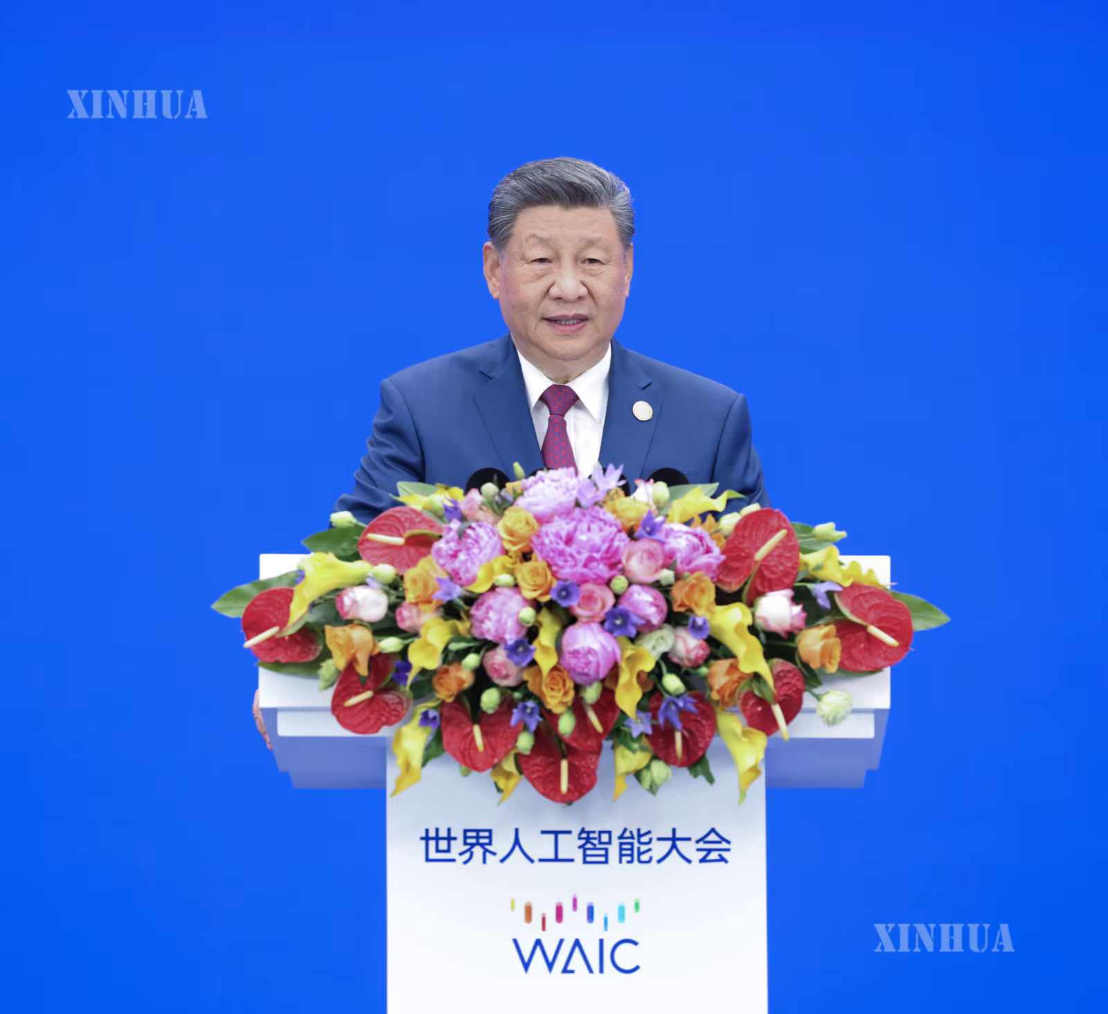 တရုတ်နိုင်ငံ သမ္မတ ရှီကျင့်ဖိန် နိုင်ငံအရှေ့ပိုင်း ရှန်ဟိုင်းမြို့တွင် ၂၀၂၆ ခုနှစ် ကမ္ဘာ့ ဉာဏ်ရည်တု ညီလာခံနှင့် ဉာဏ်ရည်တုကဏ္ဍ ကမ္ဘာလုံးဆိုင်ရာစီမံခန့်ခွဲမှု အဆင့်မြင့် အစည်းအဝေး ဖွင့်ပွဲအခမ်းအနား၌ အဓိကမိန့်ခွန်းပြောကြားနေသည်ကို ၂၀၂၆ ခုနှစ် ဇူလိုင် ၁၇ ရက်က တွေ့ရစဉ် (ဆင်ဟွာ)