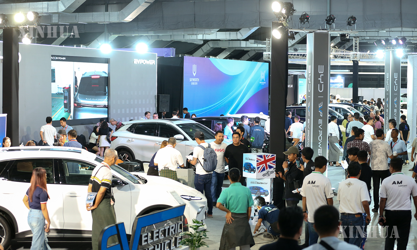 မြန်မာနိုင်ငံ ရန်ကုန်မြို့တွင် ကျင်းပသည့် The Second Myanmar International Auto Expo 2026 မြင်ကွင်းများအား ၂၀၂၆ ခုနှစ် ဇူလိုင် ၁၇ ရက်က တွေ့ရစဉ်(ဆင်ဟွာ)