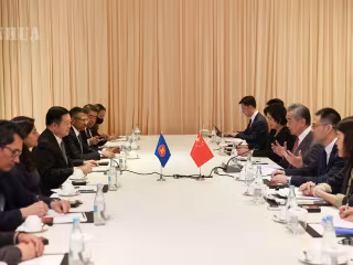 ဝမ်ရိနှင့် အာဆီယံ အထွေထွေအတွင်းရေးမှူးချုပ် Kao Kim Hourn တွေ့ဆုံဆွေးနွေး