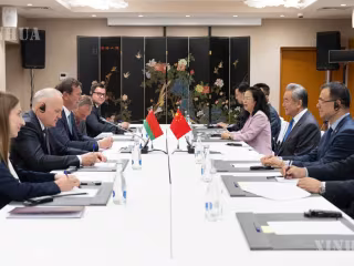 တရုတ်နိုင်ငံခြားရေးဝန်ကြီးနှင့် ဘီလာရုစ်နိုင်ငံခြားရေးဝန်ကြီး တွေ့ဆုံ