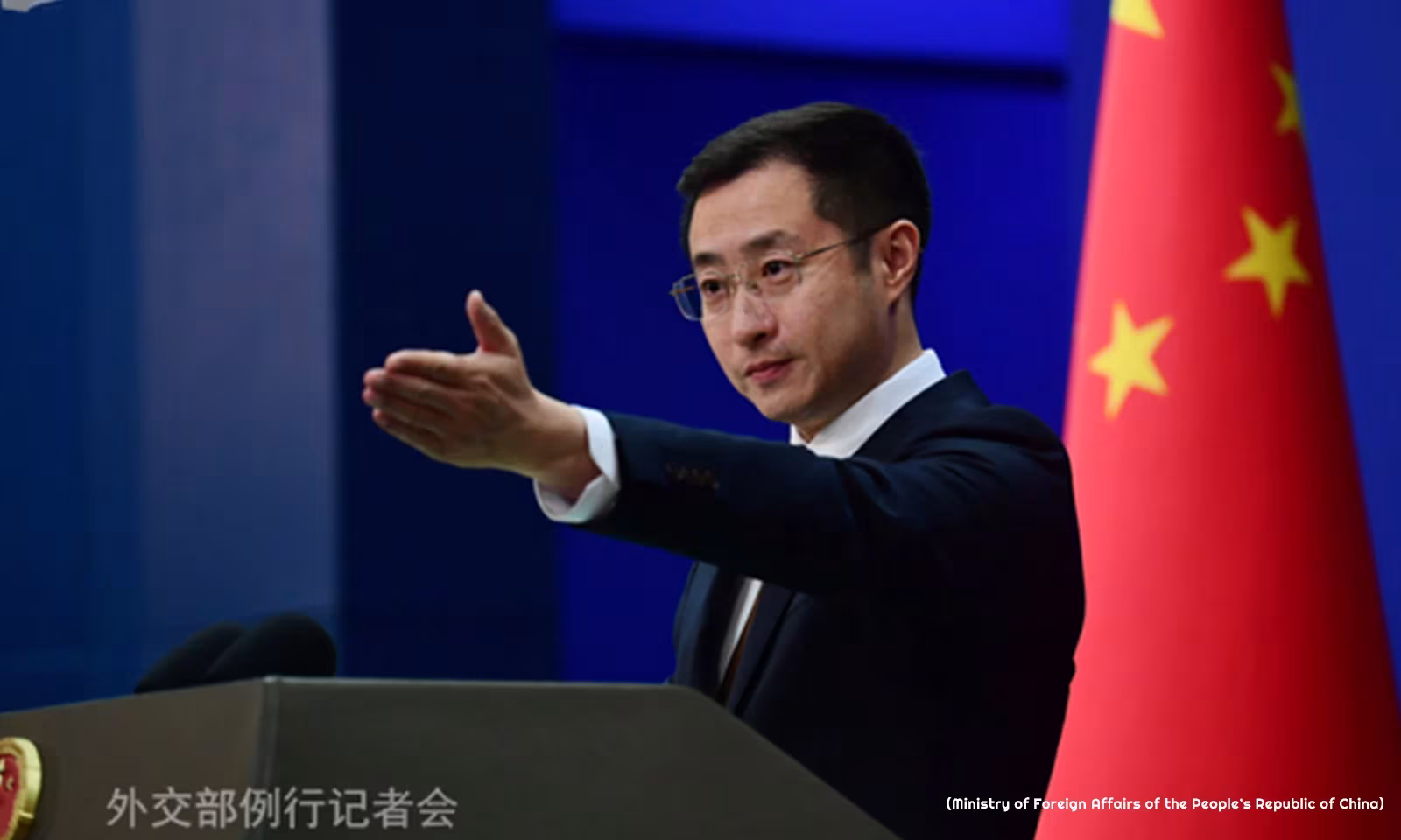 တရုတ်နိုင်ငံခြားရေးဝန်ကြီးဌာန ပြောခွင့်ရပုဂ္ဂိုလ် လျင်ကျန့်အား ၂၀၂၆ ခုနှစ် ဇူလိုင် ၂၄ ရက်တွင် ကျင်းပသော ပုံမှန်သတင်းစာရှင်းလင်းပွဲ၌ တွေ့ရစဉ် (ဓာတ်ပုံ- Ministry of Foreign Affairs of the People’s Republic of China)