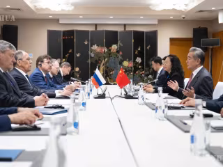 တရုတ်နိုင်ငံခြားရေးဝန်ကြီးနှင့် ရုရှားနိုင်ငံခြားရေးဝန်ကြီး တွေ့ဆုံဆွေးနွေး