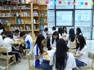 စာအုပ်များမှတစ်ဆင့် တရုတ်ယဉ်ကျေးမှုကို စူးစမ်းလေ့လာနိုင်မည့် ‌ရွေ့လျားစာကြည့်တိုက်ကို မြန်မာနိုင်ငံရှိ တရုတ်စာသင်ကျောင်းမှ ကျောင်းသား၊ ကျောင်းသူများ ကြိုဆို