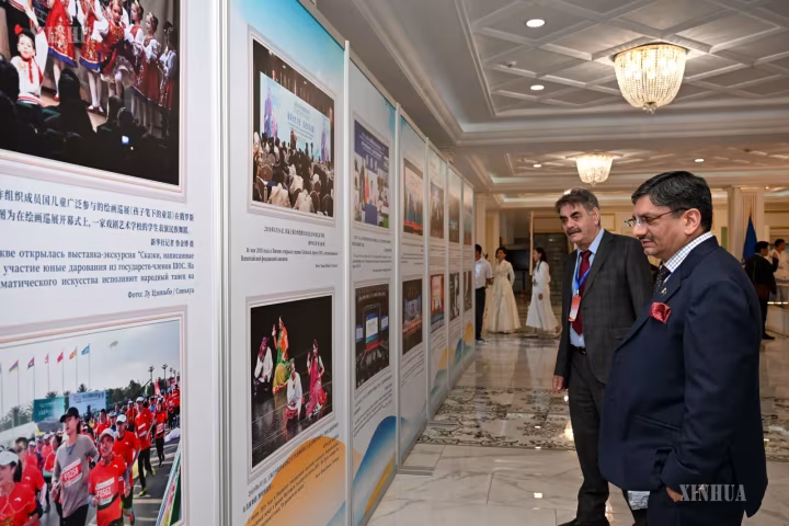 “SCO အင်အားများစုစည်း၍ ဖွံ့ဖြိုးတိုးတက်မှုနှင့် စည်ပင်ဝပြောမှုအား အတူမျှဝေခြင်း” SCO တည်ထောင်ခြင်း ၂၅ နှစ်မြောက် နှစ်ပတ်လည်အထိမ်းအမှတ် ဓာတ်ပုံပြပွဲ ကာဂျစ္စတန်နိုင်ငံ ဘစ်ရှ်ကက်မြို့၌ ကျင်းပ
