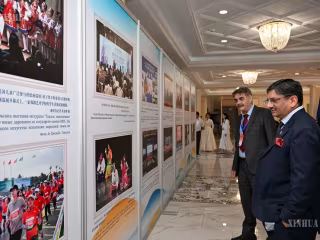 “SCO အင်အားများစုစည်း၍ ဖွံ့ဖြိုးတိုးတက်မှုနှင့် စည်ပင်ဝပြောမှုအား အတူမျှဝေခြင်း” SCO တည်ထောင်ခြင်း ၂၅ နှစ်မြောက် နှစ်ပတ်လည်အထိမ်းအမှတ် ဓာတ်ပုံပြပွဲ ကာဂျစ္စတန်နိုင်ငံ ဘစ်ရှ်ကက်မြို့၌ ကျင်းပ