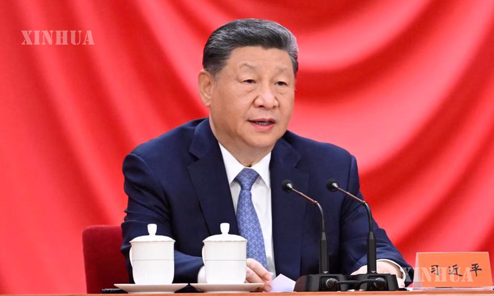 တရုတ်နိုင်ငံ မြို့တော်ပေကျင်းရှိ ပြည်သူ့ခန်းမဆောင်၌ အမျိုးသားသိပ္ပံနှင့်နည်းပညာဆု ချီးမြှင့်ပေးအပ်ပွဲ၊ တရုတ်သိပ္ပံအကယ်ဒမီ (CAS) နှင့် တရုတ်အင်ဂျင်နီယာအကယ်ဒမီ (CAE) ၏ အဖွဲ့ဝင်များအစည်းအဝေး၊ တရုတ်သိပ္ပံနှင့်နည်းပညာအသင်း၏ ၁၁ ကြိမ်မြောက် အမျိုးသားကွန်ဂရက်တို့ ပါဝင်သော အစည်းအဝေးသို့ တရုတ်ကွန်မြူနစ်ပါတီ ဗဟိုကော်မတီ အထွေထွေအတွင်းရေးမှူးချုပ်၊ တရုတ်နိုင်ငံ သမ္မတနှင့် ဗဟိုစစ်ကော်မရှင် ဥက္ကဋ္ဌ ရှီကျင့်ဖိန် တက်ရောက်နေပုံကို ၂၀၂၆ ခုနှစ် ဇူလိုင် ၈ ရက်က တွေ့ရစဉ် (ဆင်ဟွာ)