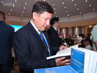 “ရှီကျင့်ဖိန် ပါတီတည်ဆောက်ရေးဆိုင်ရာ အတွေးအခေါ်များ၏ ခေတ်ကာလအနှစ်သာရနှင့် ကမ္ဘာ့အနက်အဓိပ္ပာယ်” Think Tank အစီရင်ခံစာ ကာဂျစ္စတန်၊ ရုရှား ဘာသာစကားများဖြင့် ထုတ်ဝေ