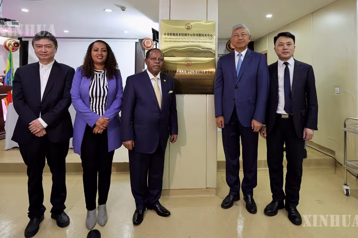 တရုတ်ပညာရှင်များနှင့် နည်းပညာများက အီသီယိုးပီးယား ဆေးကုသရေး အဆင့်အတန်း မြှင့်တင်ရေးအား အထောက်အကူပြုကြောင်း အီသီယိုးပီးယားသမ္မတ ဆို