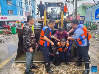 တရုတ်နိုင်ငံ ကျီလျင်ပြည်နယ်တွင် ရေဘေးကယ်ဆယ်ရေးနှင့် ပြန်လည်နေရာချထားရေးလုပ်ငန်းများ ဆောင်ရွက်လျက်ရှိ
