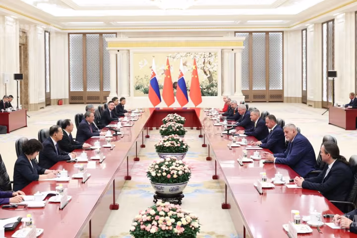 တရုတ်နိုင်ငံ ဝန်ကြီးချုပ်နှင့် ဆလိုဗက်ကီးယားနိုင်ငံ သမ္မတ တွေ့ဆုံ