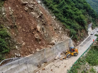 မိုးသည်းထန်စွာ ရွာသွန်းမှုကြောင့် ကန်းစုပြည်နယ် လုံနန်မြို့တွင် ရေဘေးကာကွယ်ရေးနှင့် ထိန်းချုပ်ရေးလုပ်ငန်းများ အစွမ်းကုန် လုပ်ဆောင်လျက်ရှိ