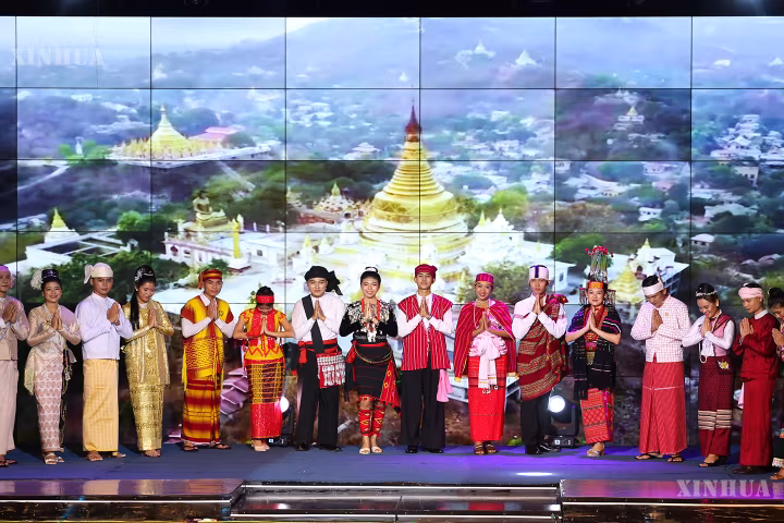 (အာရှ-ပစိဖိတ် အသိုက်အဝန်း) အနုပညာ၊ လက်မှုပညာရပ်များ၊ ဆွေးနွေးမှုက ရန်ကုန်မြို့၌ ကျင်းပသည့် ယဉ်ကျေးမှုအခမ်းအနားပွဲတွင် တရုတ်နှင့် မြန်မာ ပြည်သူများကို ပေါင်းစည်းပေး
