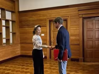 ICRC မြန်မာနိုင်ငံဆိုင်ရာ ဌာနေကိုယ်စားလှယ်နှင့် ဒေါ်အောင်ဆန်းစုကြည်တို့ သီးသန့်တွေ့ဆုံ၊ ကျန်းမာရေး အထူးကောင်းမွန်လျက်ရှိဟု သတင်းထုတ်ပြန်