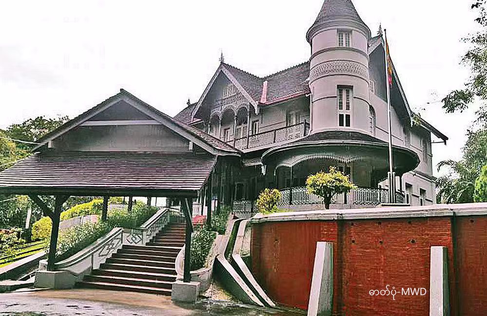 ရှေးဟောင်းအမွေအနှစ်နေရာအဖြစ် သတ်မှတ်ထားသော ဗိုလ်ချုပ်အောင်ဆန်းပြတိုက်အား တွေ့ရစဥ် (ဓာတ်ပုံ- မြ၀တီ)