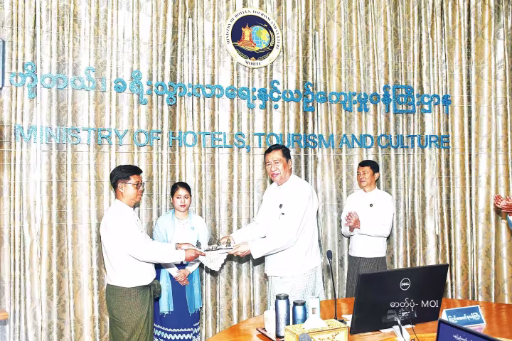 မြန်မာနိုင်ငံတွင် ရှေးဟောင်းပစ္စည်း ၁,၁၀၀ ကျော် အပ်နှံသူများအား ဂုဏ်ပြုဆုများ ချီးမြှင့်