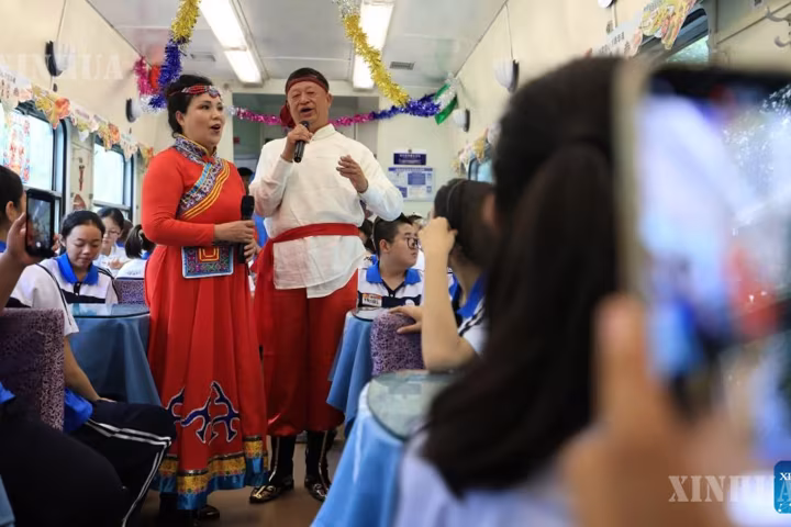 တရုတ်နိုင်ငံ ဟေးလုံကျန်းပြည်နယ်မှ ပေကျင်းမြို့သို့ ရထားက ကျောင်းသား၊ ကျောင်းသူများနှင့် ဆရာ၊ ဆရာမများအတွက် လေ့လာရေးခရီးများ စီစဉ်ပေး