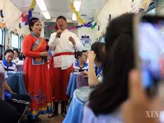 တရုတ်နိုင်ငံ ဟေးလုံကျန်းပြည်နယ်မှ ပေကျင်းမြို့သို့ ရထားက ကျောင်းသား၊ ကျောင်းသူများနှင့် ဆရာ၊ ဆရာမများအတွက် လေ့လာရေးခရီးများ စီစဉ်ပေး