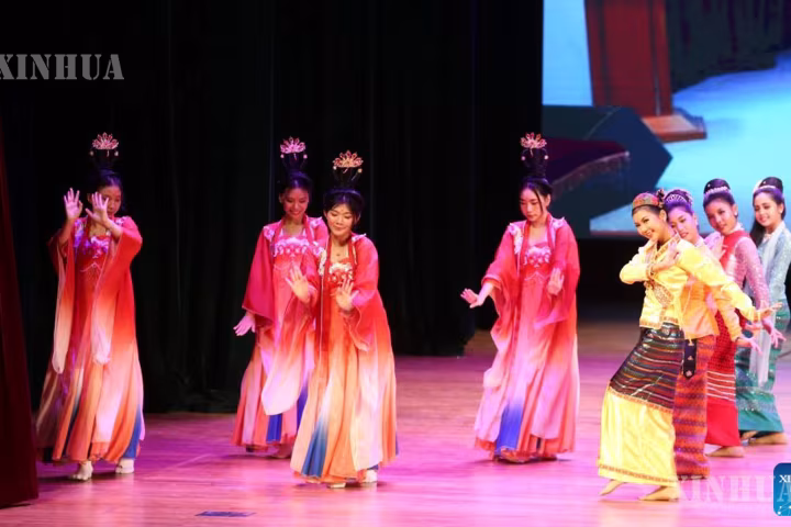 (အာရှ-ပစိဖိတ် အသိုက်အဝန်း) တရုတ်အာကာသ မှတ်တမ်းရုပ်ရှင်က မြန်မာ ကျောင်းသား၊ ကျောင်းသူများကို စိတ်အားတက်ကြွမှုများ ဖြစ်ပေါ်စေ