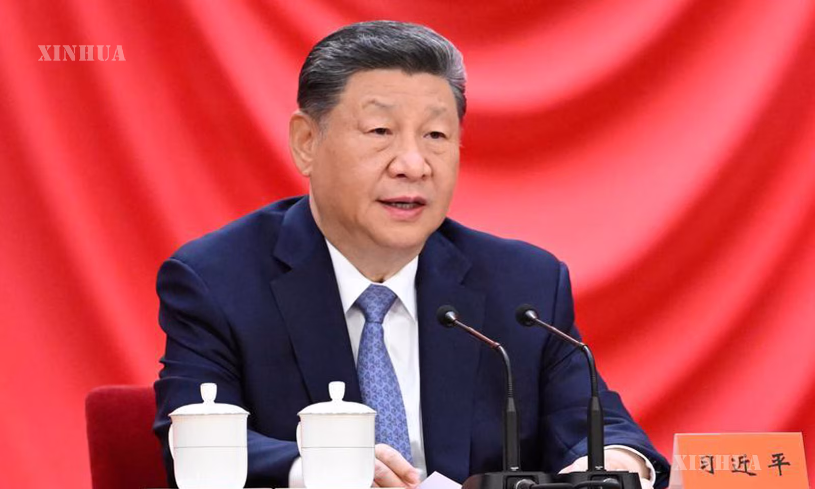 တရုတ်နိုင်ငံ မြို့တော်ပေကျင်းရှိ ပြည်သူ့ခန်းမဆောင်၌ အမျိုးသားသိပ္ပံနှင့်နည်းပညာဆု ချီးမြှင့်ပေးအပ်ပွဲ၊ တရုတ်သိပ္ပံအကယ်ဒမီ (CAS) နှင့် တရုတ်အင်ဂျင်နီယာအကယ်ဒမီ (CAE) ၏ အဖွဲ့ဝင်များအစည်းအဝေး၊ တရုတ်သိပ္ပံနှင့်နည်းပညာအသင်း၏ ၁၁ ကြိမ်မြောက် အမျိုးသားကွန်ဂရက်တို့ ပါဝင်သော အစည်းအဝေးသို့ တရုတ်ကွန်မြူနစ်ပါတီ ဗဟိုကော်မတီ အထွေထွေအတွင်းရေးမှူးချုပ်၊ တရုတ်နိုင်ငံ သမ္မတနှင့် ဗဟိုစစ်ကော်မရှင် ဥက္ကဋ္ဌ ရှီကျင့်ဖိန် တက်ရောက်နေပုံကို ၂၀၂၆ ခုနှစ် ဇူလိုင် ၈ ရက်က တွေ့ရစဉ် (ဆင်ဟွာ)