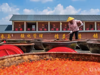 ဟူနန်ပြည်နယ် စွမ်းဖုံးခရိုင်တွင် ငရုတ်သီးအနှစ် အခြောက်လှန်းချိန် ရောက်ရှိလာ