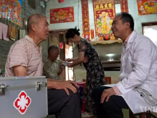 ဘယ်လက်ဖြင့် ဆေးထိုးရသော်လည်း နူးညံ့သည့် “ညာလက်” အား ပိုင်ဆိုင်ထားသူ