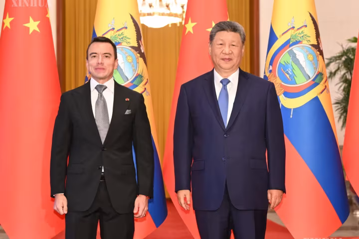 ရှီကျင့်ဖိန်နှင့် အီကွေဒေါနိုင်ငံ သမ္မတ Daniel Roy-Gilchrist Noboa Azín တွေ့ဆုံဆွေးနွေး