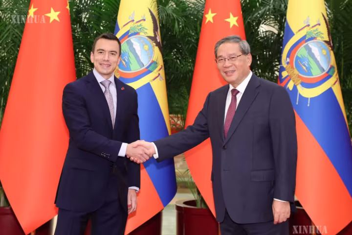 တရုတ်နိုင်ငံ ဝန်ကြီးချုပ်နှင့် အီကွေဒေါနိုင်ငံ သမ္မတ တွေ့ဆုံ