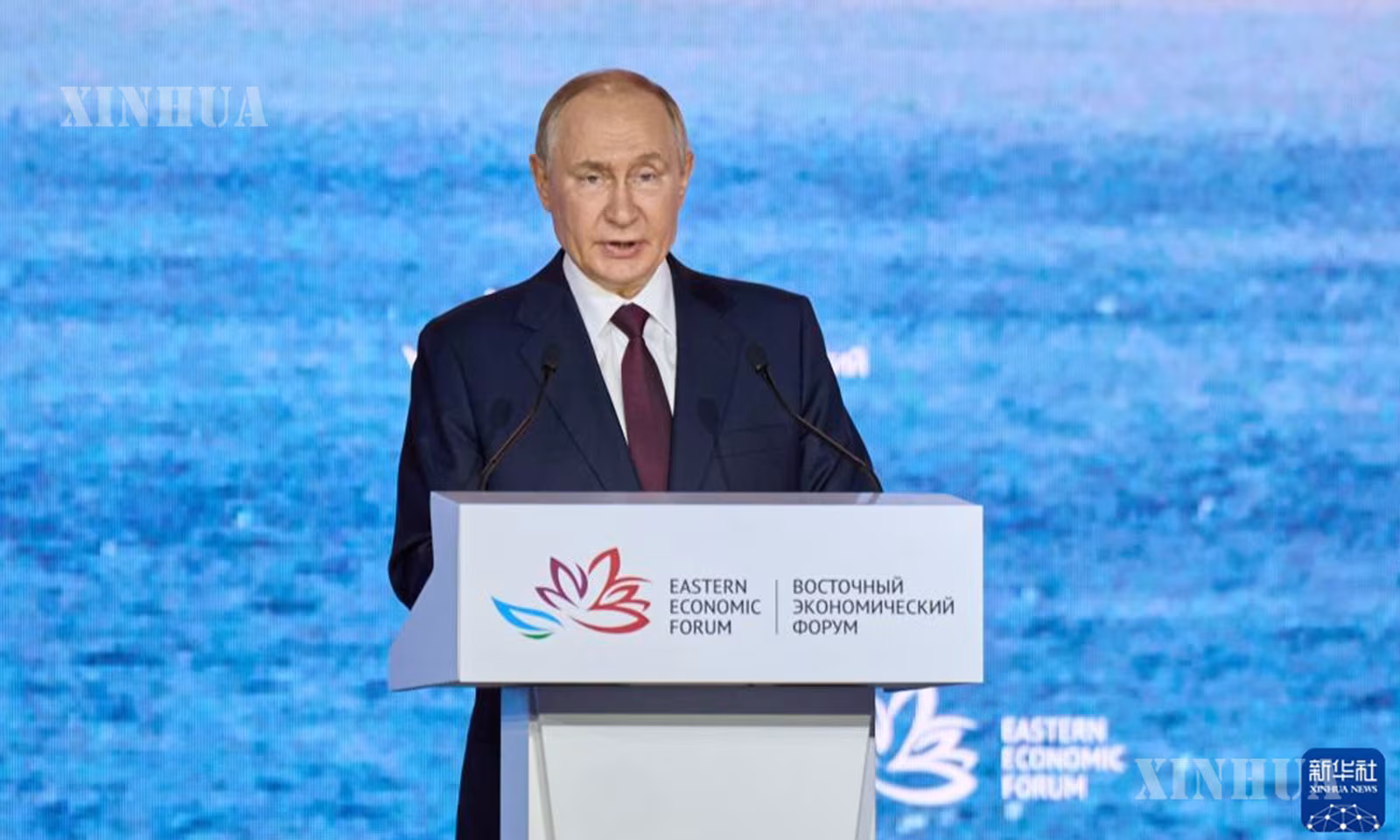 ရုရှားသမ္မတ ပူတင်က Vladivostok မြို့၌ ကျင်းပသည့် ၁၀ ကြိမ်မြောက် အရှေ့တိုင်း စီးပွားရေးဖိုရမ် မျက်နှာစုံညီအစည်းအဝေးသို့ ၂၀၂၅ ခုနှစ် စက်တင်ဘာ ၅ ရက်တွင် တက်ရောက်၍ မိန့်ခွန်းပြောကြားနေစဉ် (ဆင်ဟွာ)