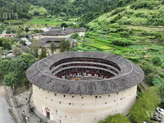 ဖူကျန့်ပြည်နယ် နန်ကျင့်ခရိုင်တွင် တောတောင်ရေမြေသာယာလှပသော ရှေးဟောင်းကျေးရွာများက ယဉ်ကျေးမှုခရီးသွားလုပ်ငန်း ရှင်သန်စွမ်းအားအသစ်များ ပေါ်ထွက်လာ