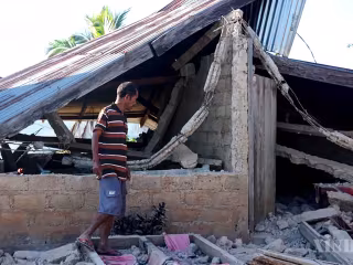 အင်ဒိုနီးရှား အင်အားပြင်းငလျင်ကြောင့် သေဆုံးသူဦးရေ ၁၀၀ အထိ မြင့်တက်လာ