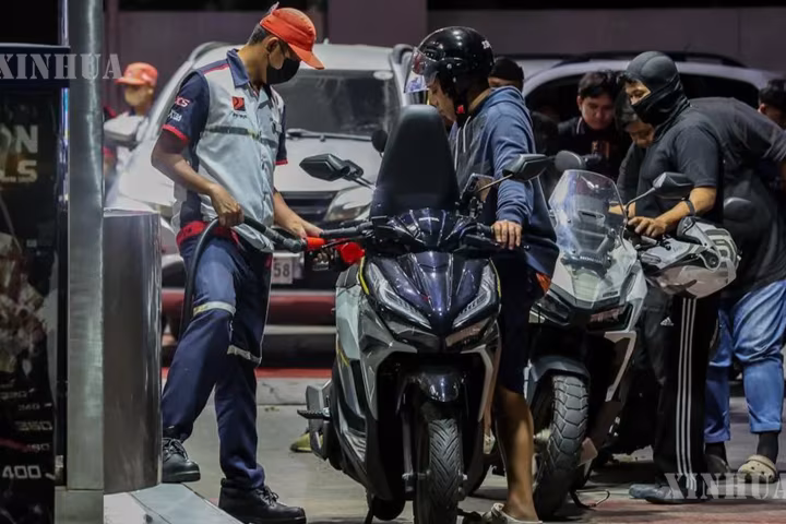 ဖိလစ်ပိုင်သမ္မတက ပြည်တွင်းထုတ် လျှပ်စစ်ယာဉ်များ ထုတ်လုပ်ရန် တိုက်တွန်း