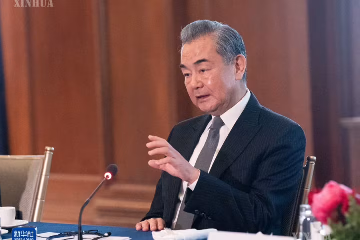 ဝမ်ရိနှင့် တရုတ်နိုင်ငံဆိုင်ရာ အမေရိကန်သံအမတ် David Perdue တွေ့ဆုံဆွေးနွေး