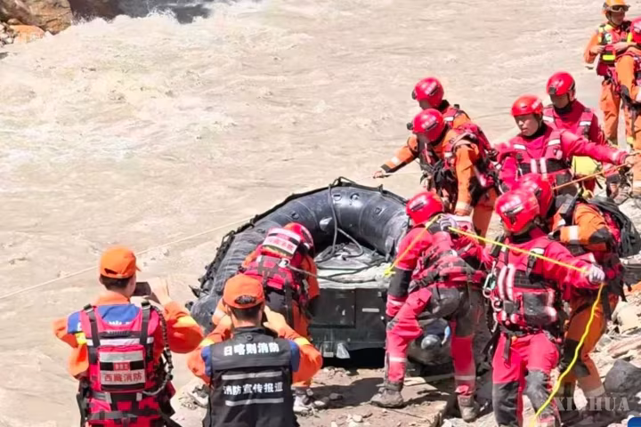 တရုတ်နိုင်ငံ ဝန်ကြီးချုပ်က ကျီလုန်ရွှံ့နွံပြိုကျမှုဖြစ်ပွားပြီးနောက် ကယ်ဆယ်ရေးလုပ်ငန်းများ၊ အရေးပေါ်တုံ့ပြန်ဆောင်ရွက်မှုများ အစွမ်းကုန်ကြိုးပမ်းဆောင်ရွက်ရန် တိုက်တွန်းပြောကြား