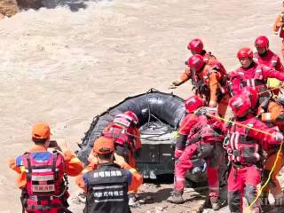 တရုတ်နိုင်ငံ ဝန်ကြီးချုပ်က ကျီလုန်ရွှံ့နွံပြိုကျမှုဖြစ်ပွားပြီးနောက် ကယ်ဆယ်ရေးလုပ်ငန်းများ၊ အရေးပေါ်တုံ့ပြန်ဆောင်ရွက်မှုများ အစွမ်းကုန်ကြိုးပမ်းဆောင်ရွက်ရန် တိုက်တွန်းပြောကြား