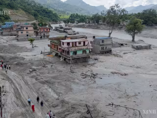 နီပေါနိုင်ငံ‌တွင် ရေကြီးရေလျှံမှုကြောင့် လူ ၃၅၉ ဦး သေဆုံး၊ ၉၁၀ ဦး ပျောက်ဆုံးလျက်ရှိ